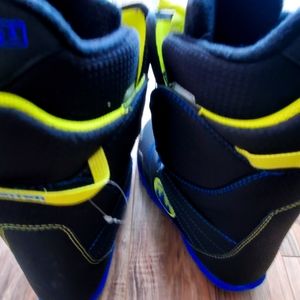 Kids snowboard boots size 4